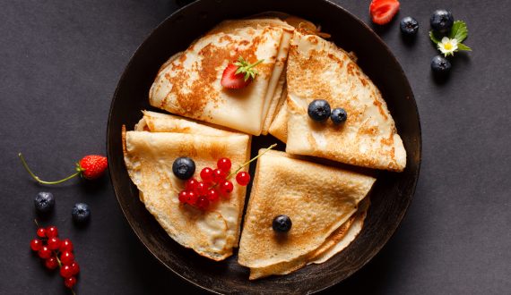 pancakes with berries